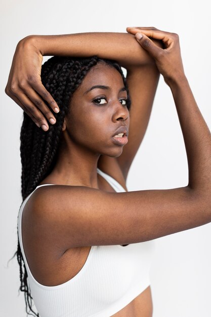 Porträt einer schönen Afroamerikanerfrau