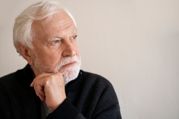 Kostenloses Foto porträt einer weisen person