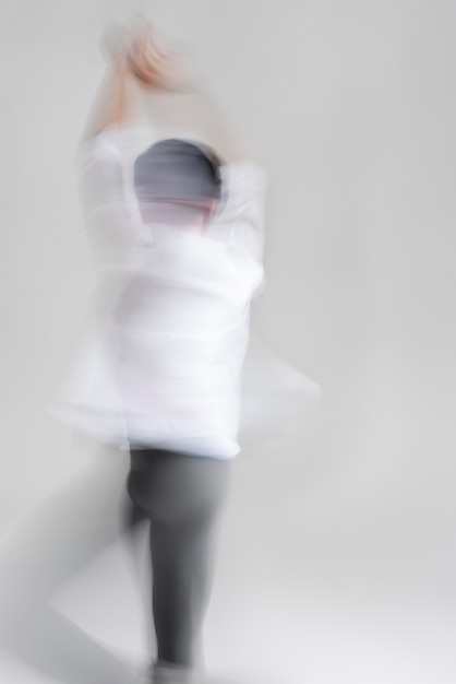 Kostenloses Foto porträt eines mannes, der körpersprache ausdrückt