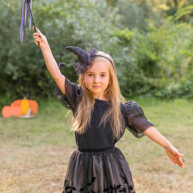 Porträt kleines Mädchen mit Kostüm für Halloween