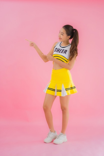 Porträt schöne junge asiatische Frau Cheerleader