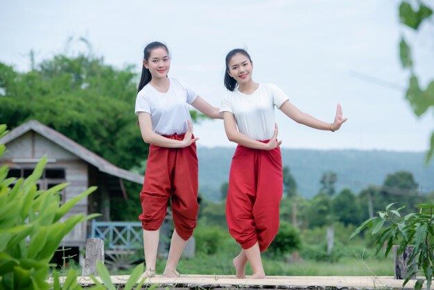 Porträt thailändischer junger Dame in Kunstkultur Thailand Dancing, Thailand