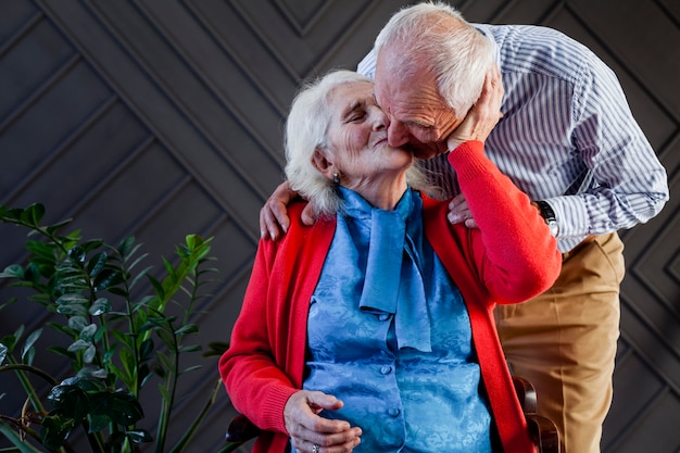 Porträt von älteren Paaren in der Liebe