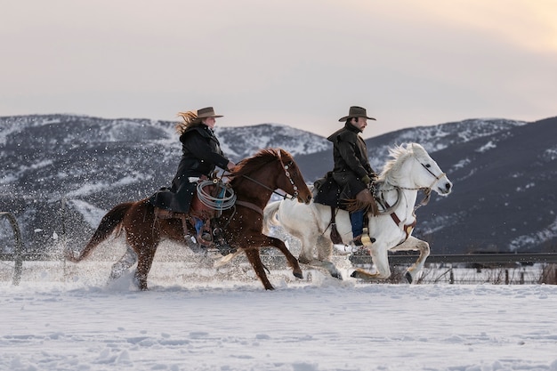 Porträt von Cowboys auf Pferden