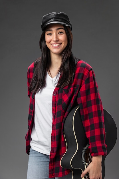 Porträt weiblich mit Gitarre
