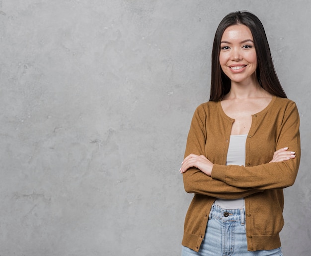 Kostenloses Foto portrait der schönen jungen frau