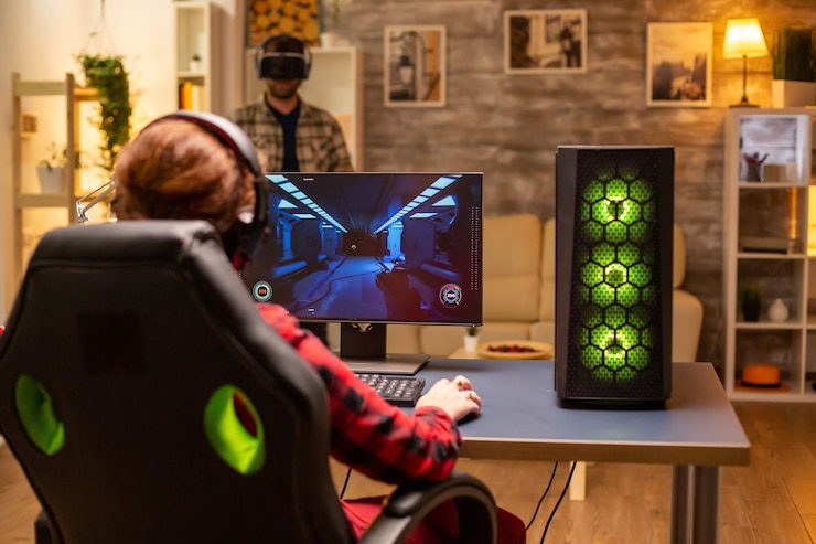 Kostenlose Foto professionelle videospielerin, die spät in der nacht im wohnzimmer ein online-shooter-spiel spielt