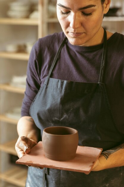 Professioneller Handwerkerjob in der Werkstatt