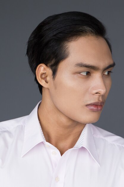 Profil-Portrait von zuversichtlich asiatischen Kaufmann