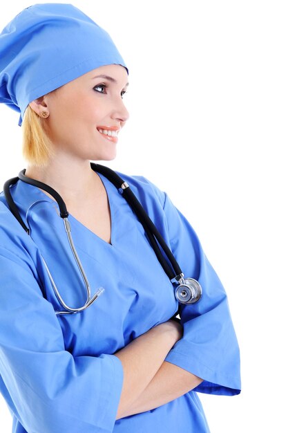 Profilansicht der erfolgreichen Ärztin mit Stethoskop in blauer Uniform