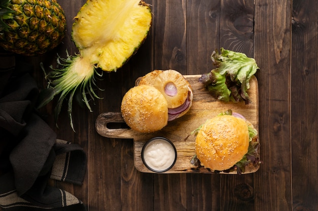 Proteinreiche Mahlzeit von Burgern Nahaufnahme Detail