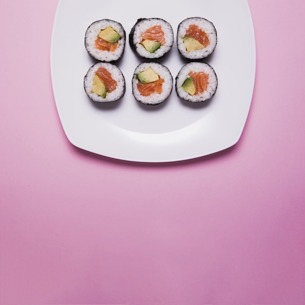 Kostenloses Foto quadratische platte mit sushi