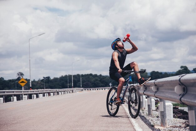 Radfahrer das Fahrrad