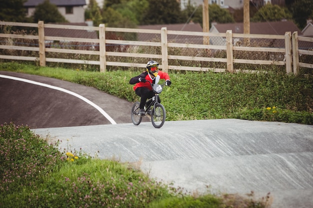 Radfahrer fahren BMX Fahrrad