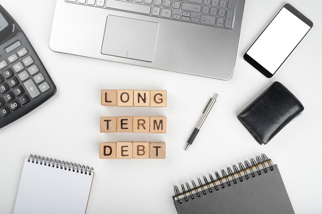 Rahmen des Geräts mit langfristiger Schuldenmeldung