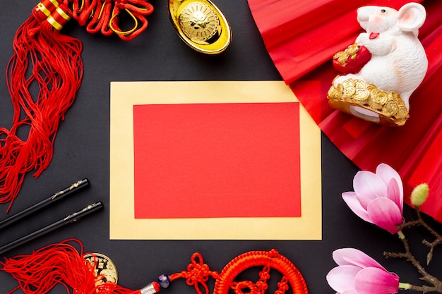 Rattenfigürchen mit chinesischem neuem Jahr des Kartenmodells