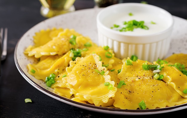 Ravioli mit Spinat und Ricotta.