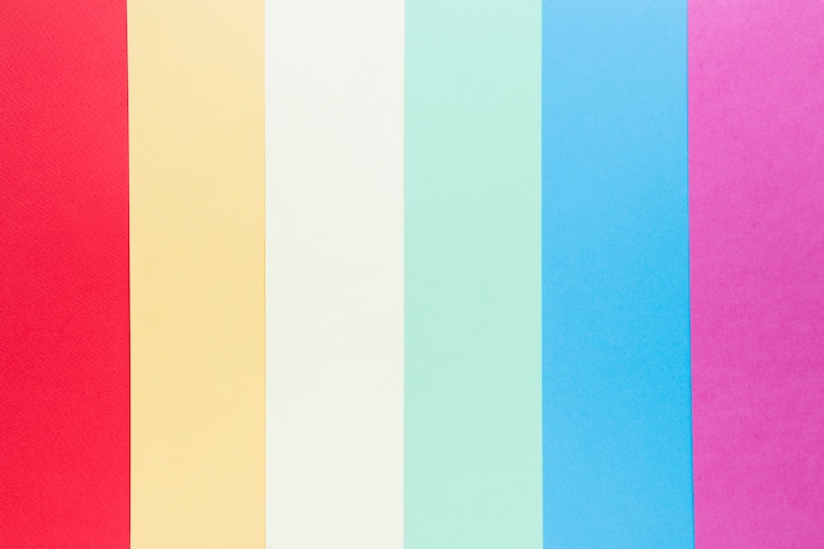 Kostenlose Foto regenbogen-lgbt-flagge aus farbigem papier