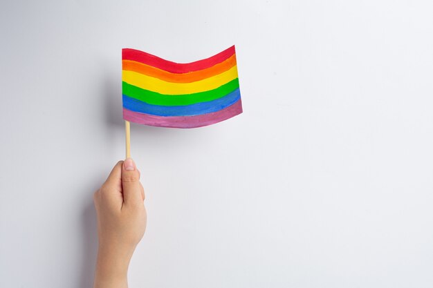 Regenbogenfahnenbewusstsein für LGBT-Gemeinschaftsstolzkonzept