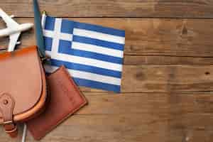Kostenloses Foto reisen nach griechenland-konzept mit griechischer flagge
