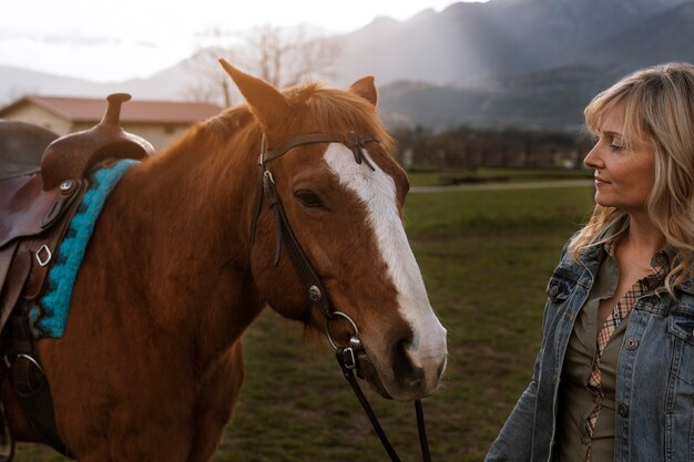 Reitlehrerin mit Pferd