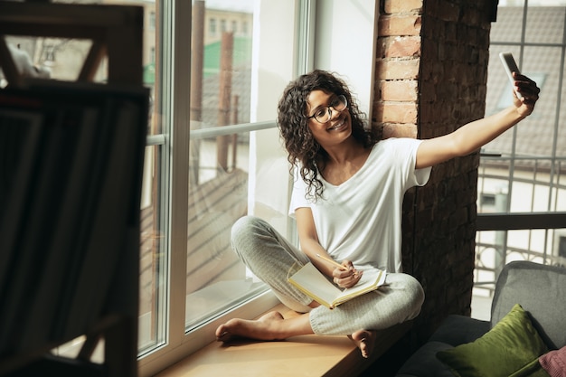 Remote-Büro, zu Hause arbeiten, freiberufliches Konzept