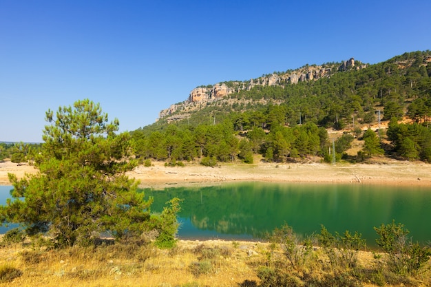 Reservoir in den Bergen