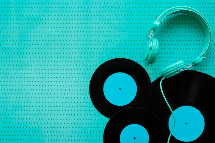 Kostenlose Foto retro-musik-konzept mit platz auf der linken seite