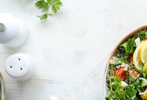 Kostenloses Foto rezept für eine vegetarische quinoa-schüssel