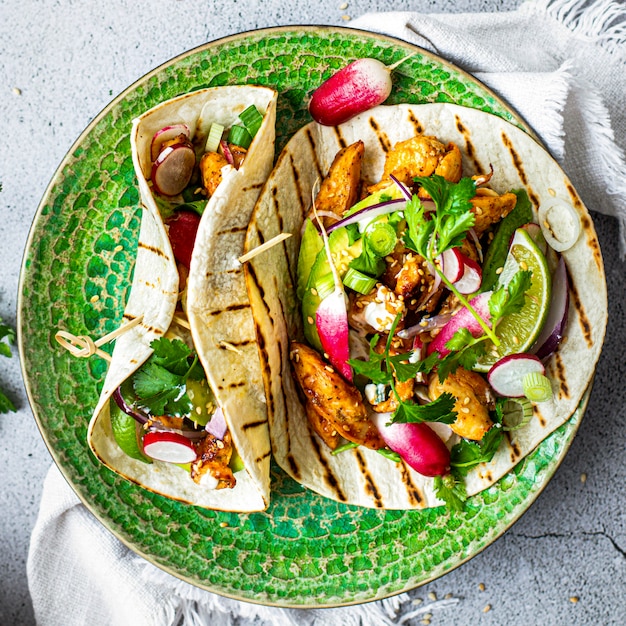Rezeptidee für frische hausgemachte Hühnchen-Tacos