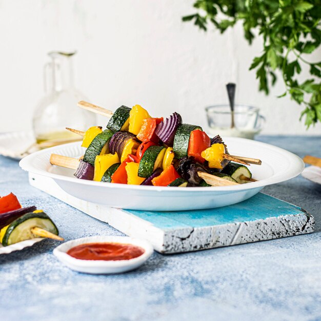 Rezeptidee für vegane gegrillte Gemüsespieße