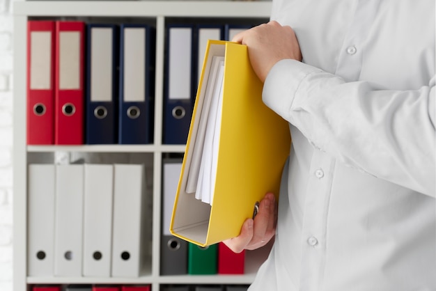 Ringbinder, der für gespeicherte Dokumente verwendet wird