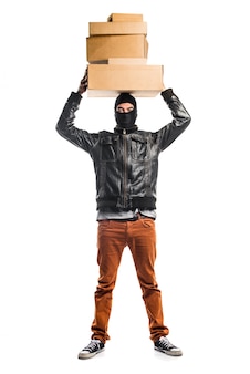 Robber holding boxen