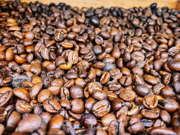 Rohe kaffeebohnen textur - selektiver fokus.