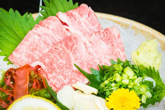 Rohes und frisches Matsusaka-Rindfleisch-Sashimi