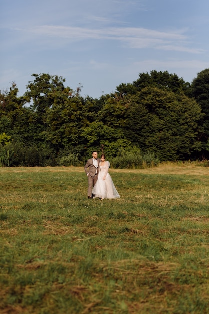 Romantisches Hochzeitspaar in der Liebe