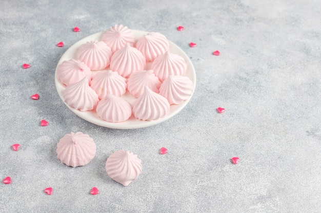 Kostenloses Foto rosa farbe süßigkeiten, bonbons, baiser und zucker.