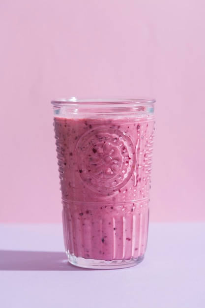 Rosa Smoothie der Vorderansicht im Glas