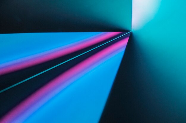 Rosa und blauer Farbverlaufshintergrund mit Neon-LED-Licht