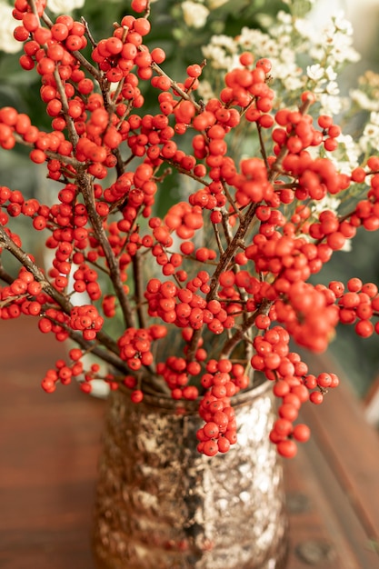 Rote Blumen der Nahaufnahme im Vase