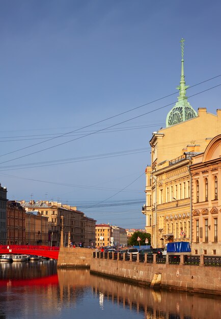 Rote Brücke in Sankt Petersburg