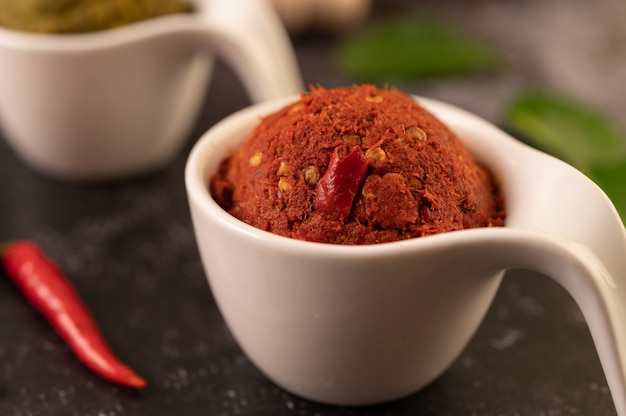 Rote Curry-Paste aus Chili.