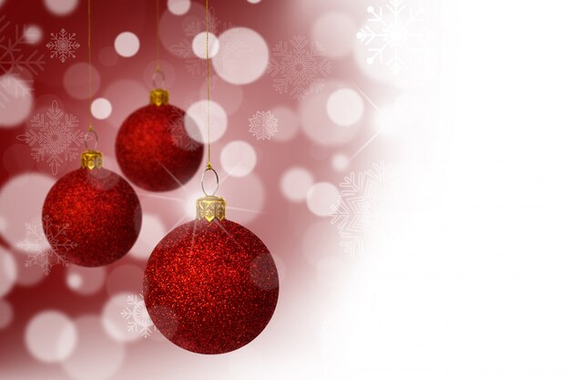 Rote Weihnachtskugeln mit Bokeh Hintergrund