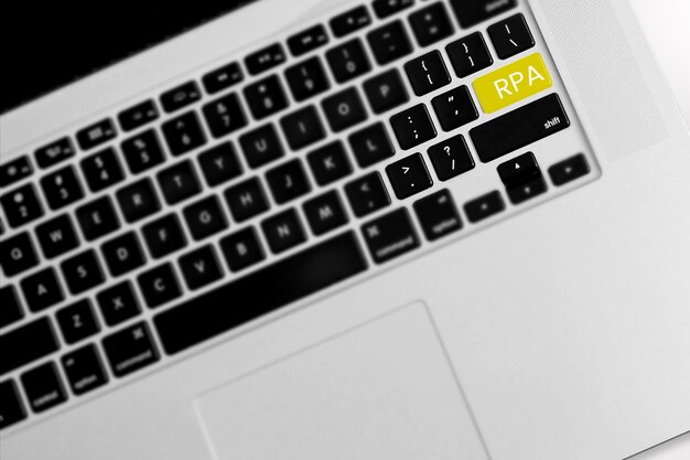 RPA-Konzept für die Tastatur des Laptops von oben