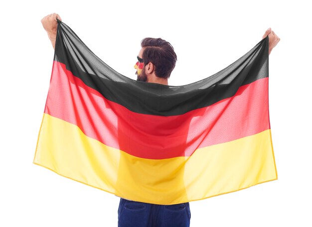 Rückansicht des deutschen Fan, der eine Flagge schwenkt
