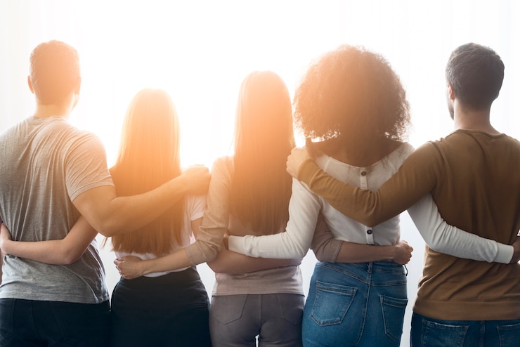 Kostenlose Foto rückblick gemeinschaft junger menschen vereint