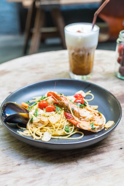 Rühren-gebratene Spaghetti-Meeresfrüchte