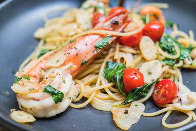 Rühren-gebratene Spaghetti-Meeresfrüchte