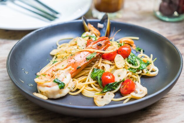 Rühren-gebratene Spaghetti-Meeresfrüchte