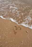 Kostenloses Foto ruhige wasser- und sandzusammensetzung